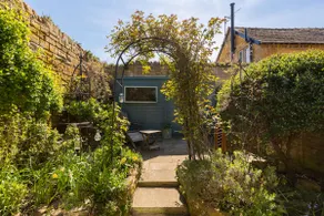 NEW Moreton Cottage Central Garden - Pass the Keys - Image 5