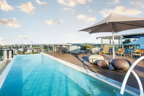 Captivating Convenience! 1Bed/1Bath/1Car/Views - Image 2