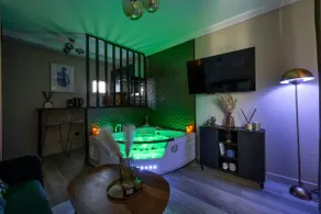Jacuzzi Deluxe - Penthouse - Image 2