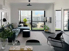 Stylish Executive City Pad w Parking and Pool - Image 2