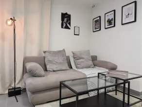 The artist’s studio & free private parking - Image 2