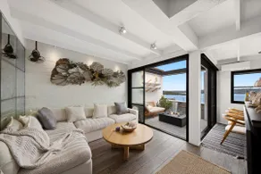 Luxury Apartment w/ Views of Sydney Harbour Bridge - Image 2