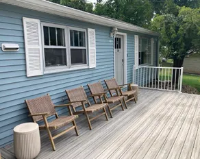 2 Bedroom: Walk to IU/Kirkwood, king bed and deck - Image 3