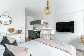 Geri Modern Home - Image 3