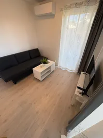 Lisas apartment, private new 1 bedroom and 1 living room with sofa bed and big windows, share with nobody, NO PARTIES - Image 2