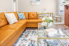Elegant 5 bedrooms Home Near Millikin Univ - Image 3