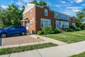 Serene & Spacious 3BR Gem w/ In-Unit Washer/Dryer - Image 2