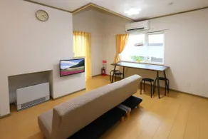 11 min walk to Lavender Garden, 15 min drive to ski resort, 10 min walk to tram station, Hill House A - Image 5