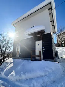 11 min walk to Lavender Garden, 15 min drive to ski resort, 10 min walk to tram station, Hill House A - Image 3
