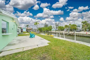 Small Waterfront Home - kayaking, fishing - Image 4