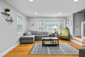 City Gem: Stylish 3BR for Urban Explorers - Image 2