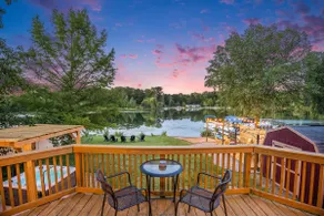 Sapphire Shores: Lakefront W/Hot Tub & Fireplace - Image 3
