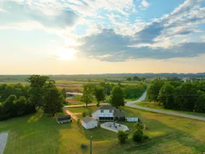 Sleeps 8~ NO ADDED AirBnB FEES~ in Spring Hill - Image 2