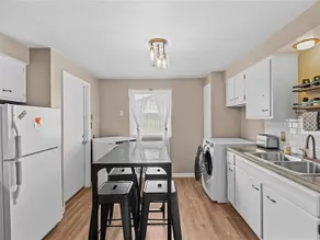 Cozy duplex near KState - Image 3