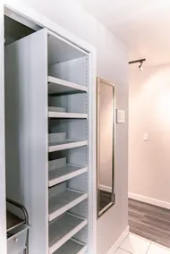 4-bedroom Burlington with AC & Wifi - Image 4