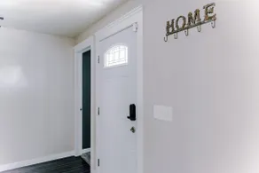 4-bedroom Burlington with AC & Wifi - Image 3