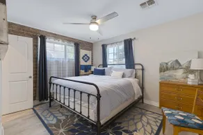 Martha's Getaway-FREE Heated Pool/5 Bed/Pool Table - Image 4