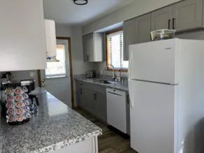 Sleeps 10 | Walk to Hot Pools, Waterslides & Shops - Image 4