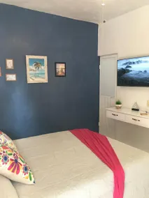 Comfortable Coral Room - Image 2