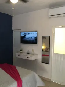 Comfortable Coral Room - Image 5