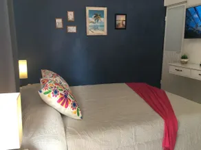 Comfortable Coral Room - Image 3
