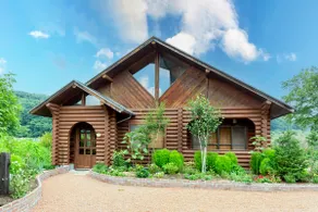 A place to play and stay with your family! Entire private log cabin | All-weather BBQ & plenty of fun activities - Image 4