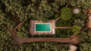 Villa of the Three Monkeys - Image 2