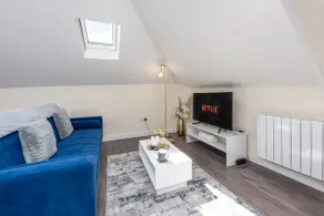 Spacious City Centre 2 Bedroom Penthouse with Cathedral Views - Image 2