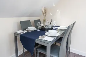 Spacious City Centre 2 Bedroom Penthouse with Cathedral Views - Image 4