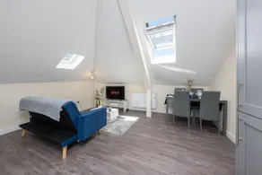 Spacious City Centre 2 Bedroom Penthouse with Cathedral Views - Image 5