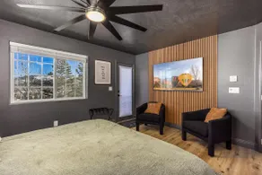 Ski in/Ski out. Hot Tub. Bunk Room. Sleeps 25+ - Image 4