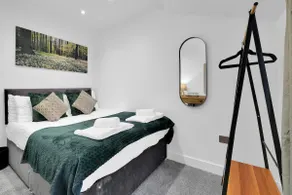 Newly Refurbished 2 Bed Hse Town Centre - Image 2