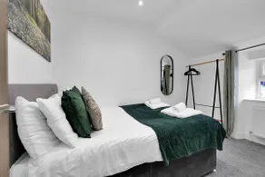 Newly Refurbished 2 Bed Hse Town Centre - Image 4