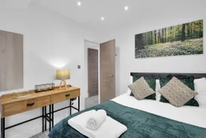 Newly Refurbished 2 Bed Hse Town Centre - Image 5