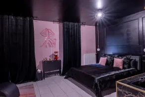 Pinky Room: Love room with Jacuzzi - Image 4