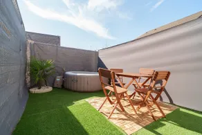 Moana Suite with air conditioning, spa, and Jacuzzi, close to Paris - Image 4
