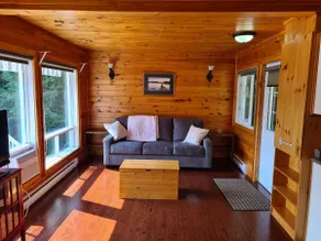 Charming Lake Vernon Cottage with Private Sauna - Image 2