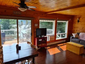 Charming Lake Vernon Cottage with Private Sauna - Image 5