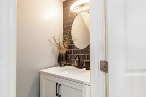 Great Location;Private backyard; Close to HPU - Image 4