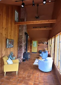 A Hidden Gem! Cozy Cottage with huge Pool & Garden - Image 2