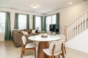 Modern Luxe Condo. Walk to Coffee Dining Wegmans - Image 4