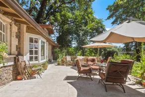 Beautiful Italian-style Villa in Lake Oswego - Image 2