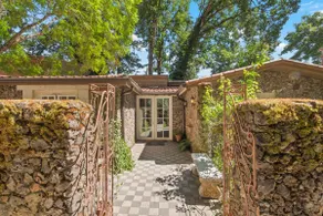 Beautiful Italian-style Villa in Lake Oswego - Image 4