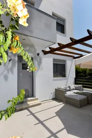Charming Greek-Style Guest House - Image 4