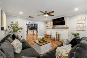 SuperHost ~ Cozy Home minutes to Downtown Atlanta! - Image 2