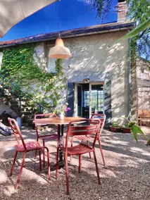 Gîte with idyllic garden one minute from the lake - Image 2