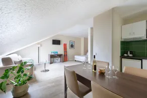 Downtown Apartment with Mountain View - Image 2