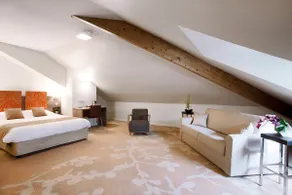 Downtown Apartment with Mountain View - Image 4