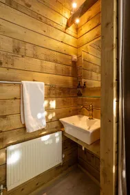 The Cabin in Grayshott w/ Sauna - Image 4