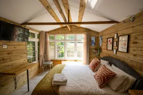 The Cabin in Grayshott w/ Sauna - Image 3